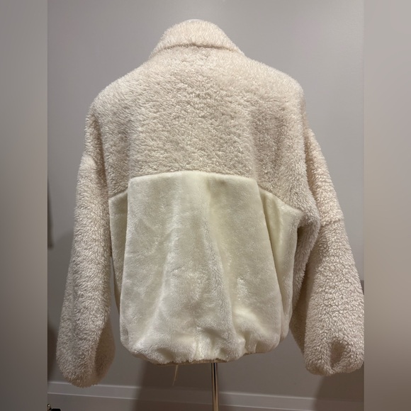 UGG sherpa + faux-shearling zip-up sweater/jacket in a cream/ivory colo - Picture 8 of 16